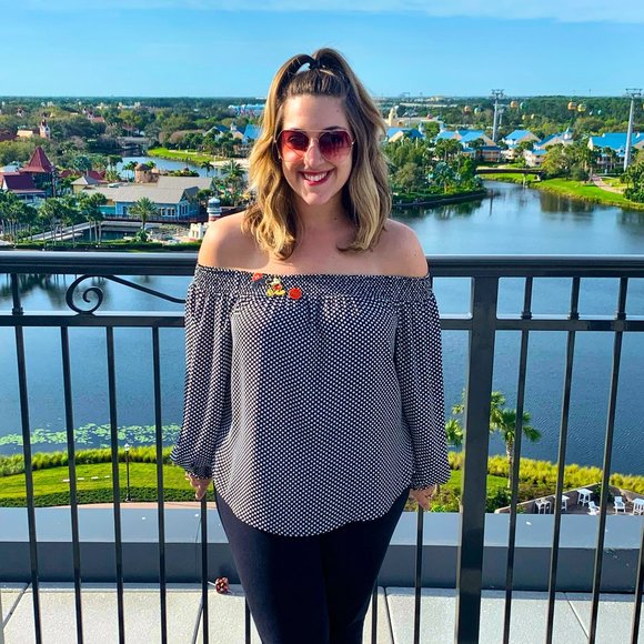 Meet your Posher, Nicole - Picture 1 of 1